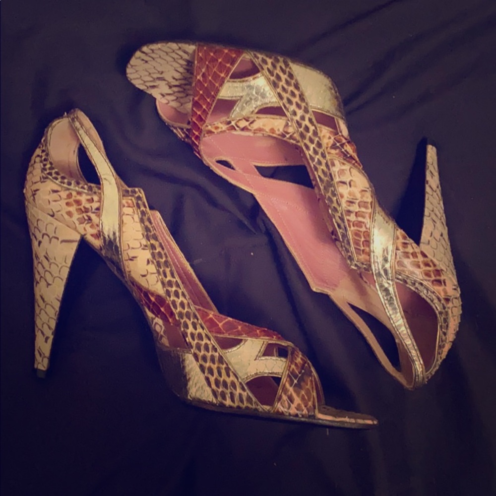 Like new Miu Miu embossed sandals Size 39